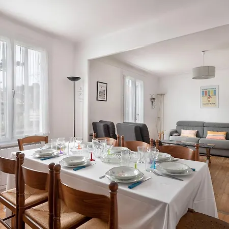 Grande Brevinoise Dans Les Pins *