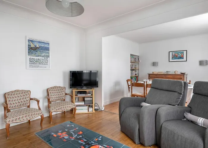 Grande Brevinoise Dans Les Pins *