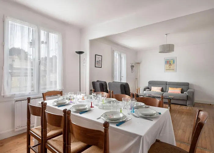 Grande Brevinoise Dans Les Pins *