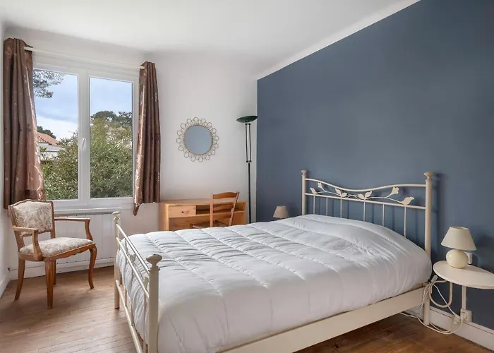 Grande Brevinoise Dans Les Pins *