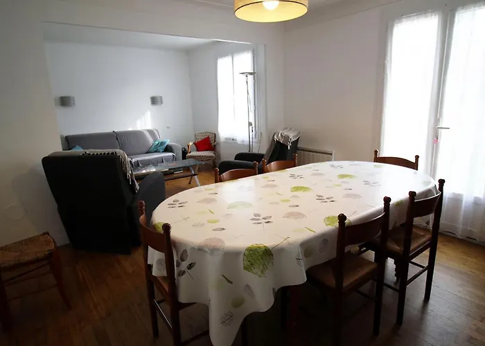 Grande Brevinoise Dans Les Pins Nyaraló *